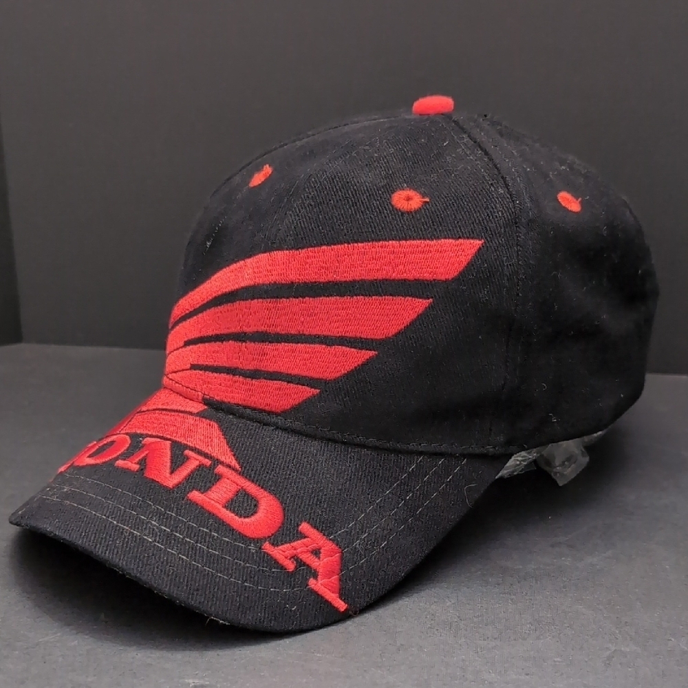 Time Design Inc, Powered By Honda Men's Black/Red Snapback Hat.